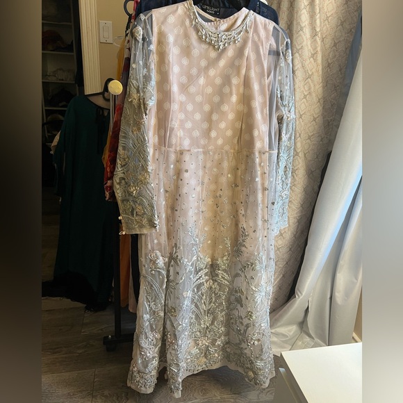 2 piece Pakistani dress - Picture 2 of 7